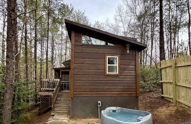 Serenity Ridge Cabin E: Couple's Holiday