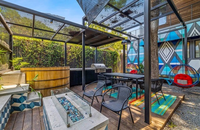 Serenity Spaces in S Lamar - Sauna/Hot tub/Firepit