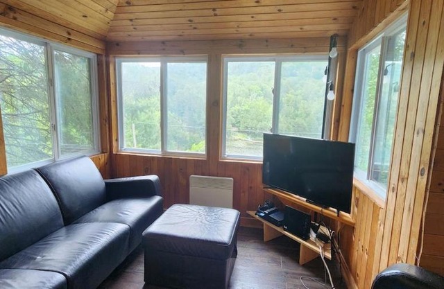 Serenity Tree house on the lake