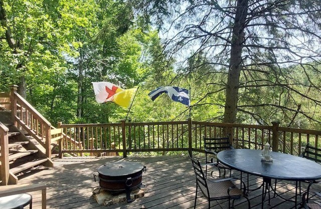 Serenity - Tree house on the lake