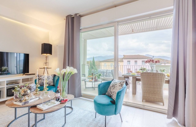 Serenity Vista Penthouse with Terrace in the City Centre of Lucca