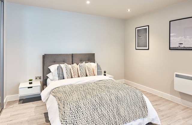 Seven Living Bracknell - Free Parking on SIte