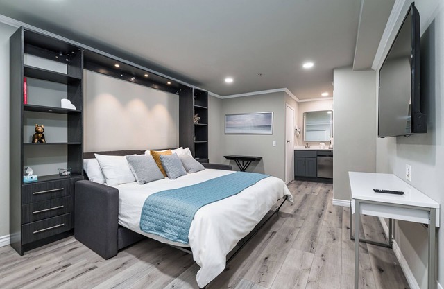 SGV+Disney+Rose Bowl King Studio near DTLA