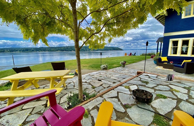 SHABBY CHIC WATERFRONT RETREAT is a relaxing, serene low bank waterfront home