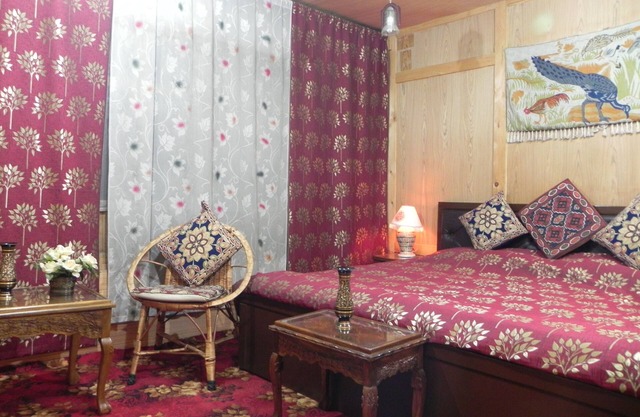 Shabrose Heritage Houseboats - Nigeen Lake