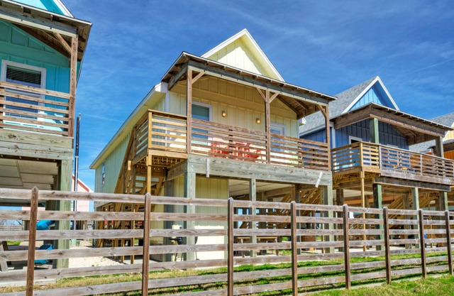 Shared Waterfront Pool and Boat Dock, Balcony w/View | Yellowfin by AvantStay