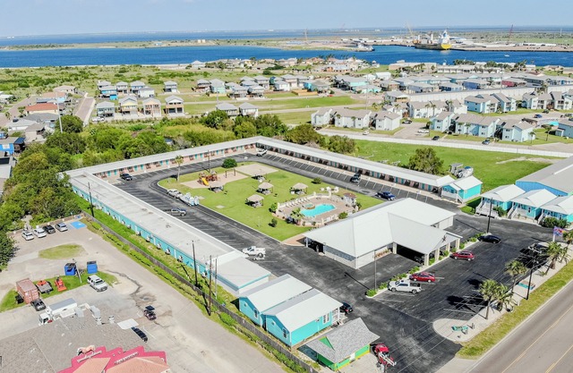 Shark Reef Resort Motel & Cottages