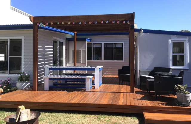 Shellharbour Beach Cottage-1 min walk to Flags - 10min walk to Shellcove-REDUCED