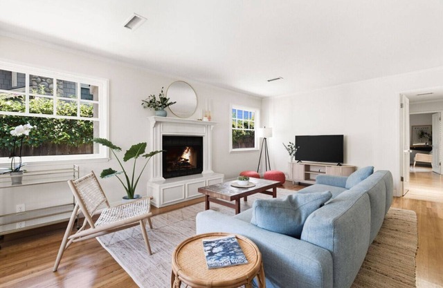 Shoreline 5bd, BBQ, Minutes from Beach