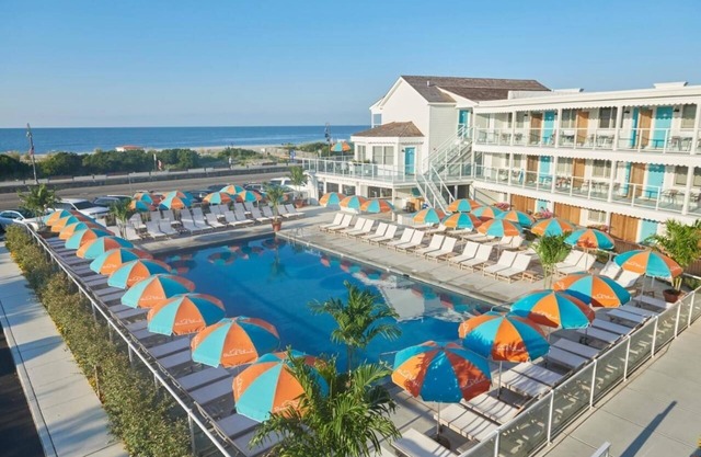 Shoreline Serenity–4 Relaxing Accommodations, Beachside Perks & Outdoor Pool