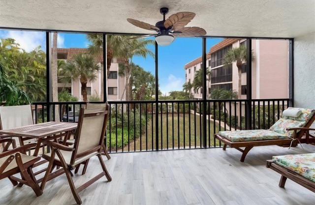 Shorewood C1: Stunning 3 Bedroom Beach Front Oasis