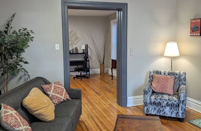 Short-term rental/Furnished private 1BR unit/Near Hospitals & major attractions
