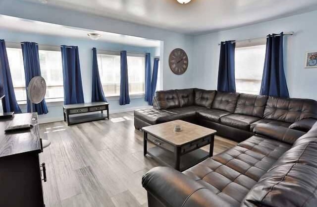 Shortstop Apt 2 - All Star Baseball Rentals