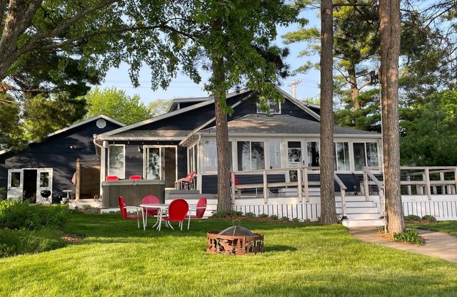 Silver Lake Cottage - historic home - family fun, swim, boat, ski, fish, & relax