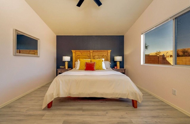Silverbell/Quiet/3 BR & 2 BA/Garage/Fenced