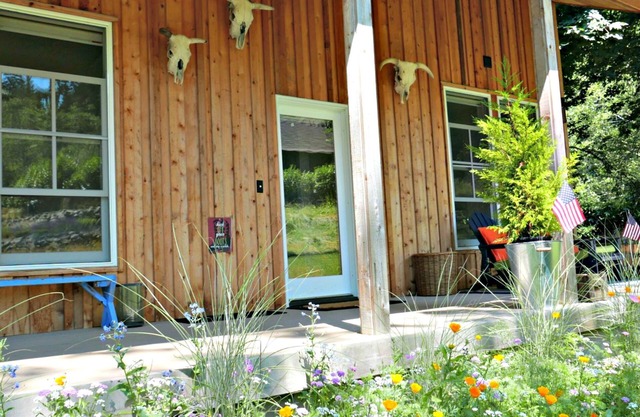 Simple Living at Luxurious, Modern Farmhouse on Bainbridge Island. Dogs ok.
