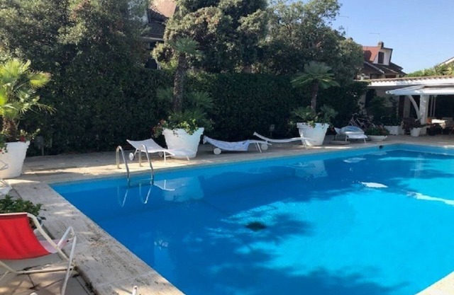 Single-family villa with swimming pool