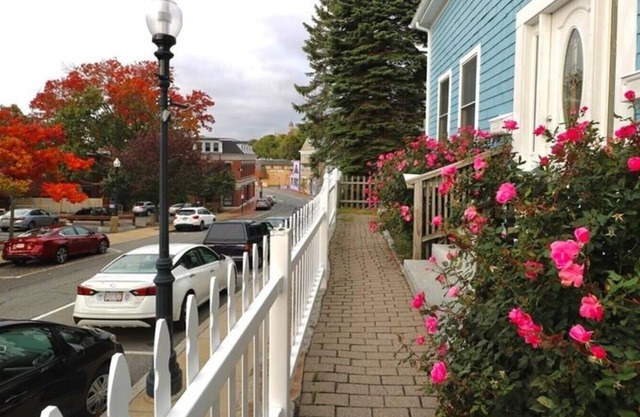 Single Level Home - Steps to Downtown Gloucester & A/C throughout