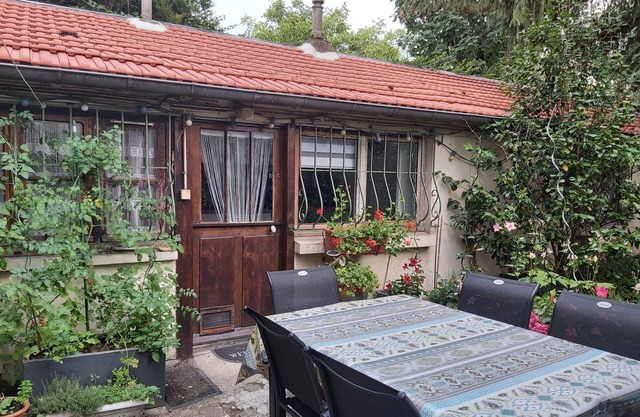 Single-storey house with courtyard and garden near Paris and Disneyland