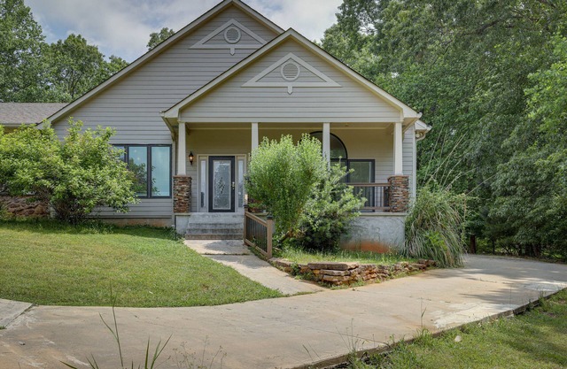 Single-Story Home ~ 7 Mi to Old Towne Conyers!