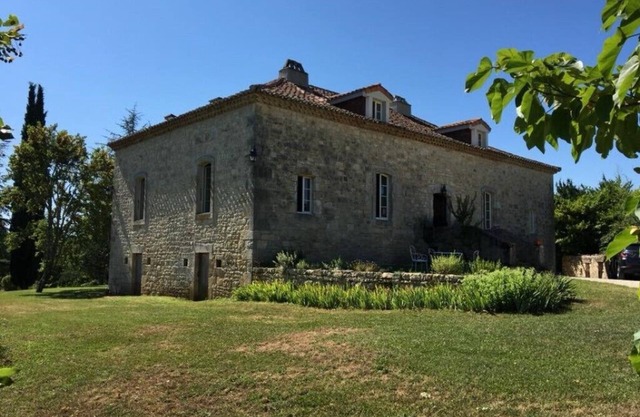 Sirepeche, large holiday home with private pool