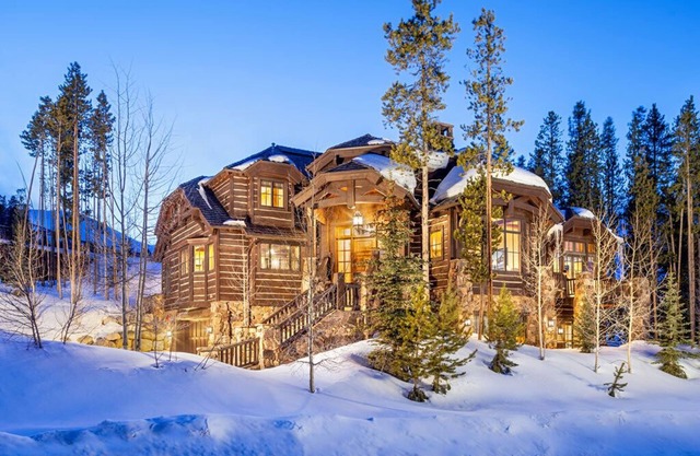 Ski Bridge Lodge - Luxury Private Home - Ski in/Ski-out - Private Hot Tub.