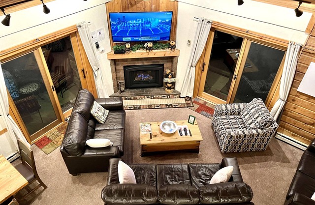 Ski in 3 BR + Loft/2 BA Directly on 4 O'Clock Ski Run