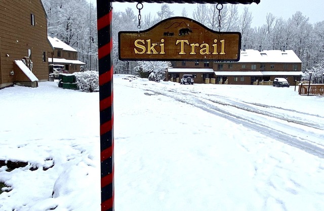 Ski-In condo at Mount Snow with Fireplace, Bears Crossing