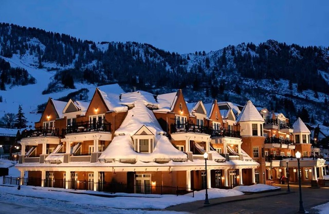 Ski in/out at the base of Vail Mountain & walk to Aspen