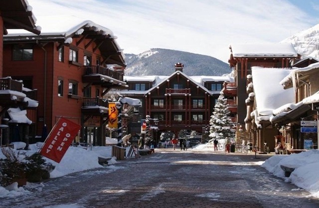 Ski-In/Out Resort, 3 bedroom at Ritz Aspen!