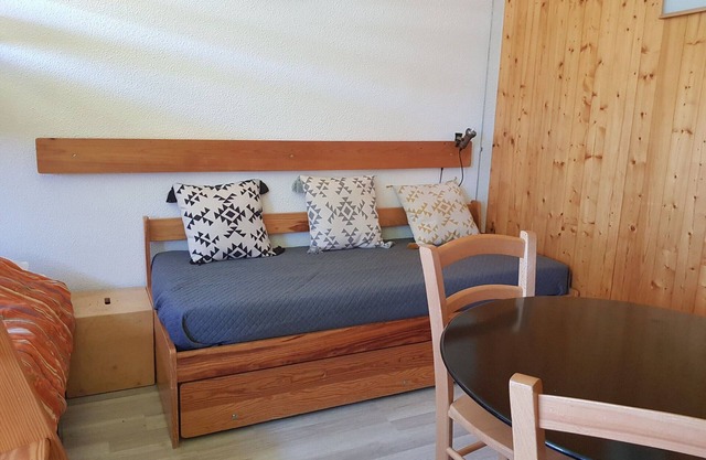 Ski-in/Ski-out Studio for 2 at Arc 1600, Close to Shops with Free WiFi