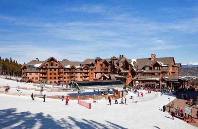 Ski-In/Ski-Out 2 BR Condo On Peak 7