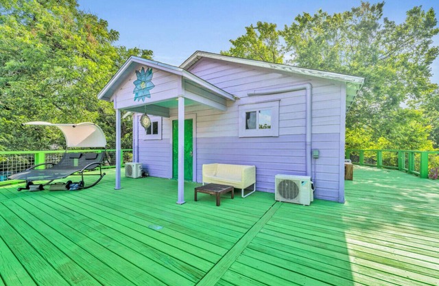 Sky-High Treehouse - East Austin