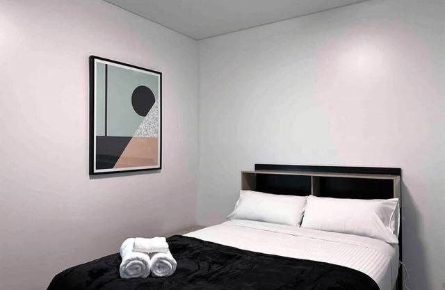 Skyline View on Synagogue – Comfortable City Apartment in Adelaide's East End