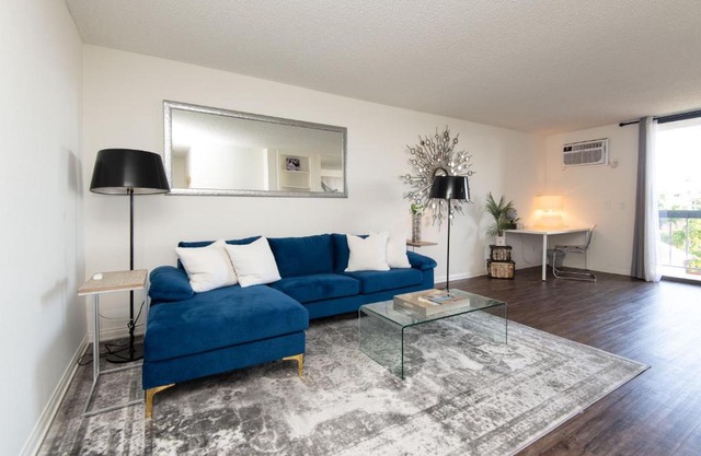Skyline Views 1-Bedroom with Balcony and Pool