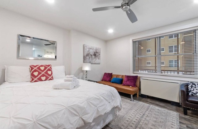Skyline Vistas | Downtown | Perfect Romantic Getaways
