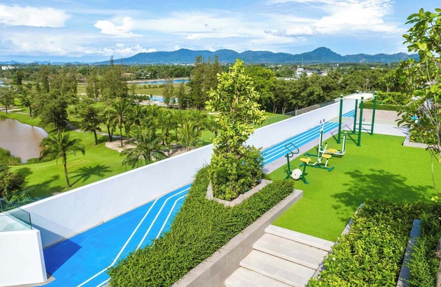 Skypark Aurora Studio 1A Golf side