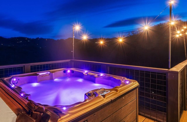 Skytop Summit-Hot Tub/Firepit/Big Views