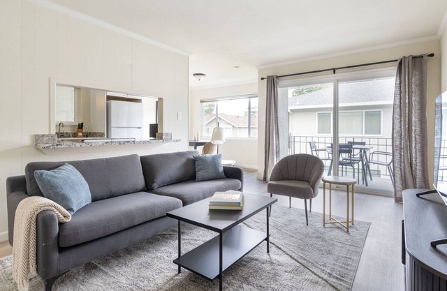 Sleek Palo Alto 1BR w/Garden, Parking & W/D, nr shops, by Blueground