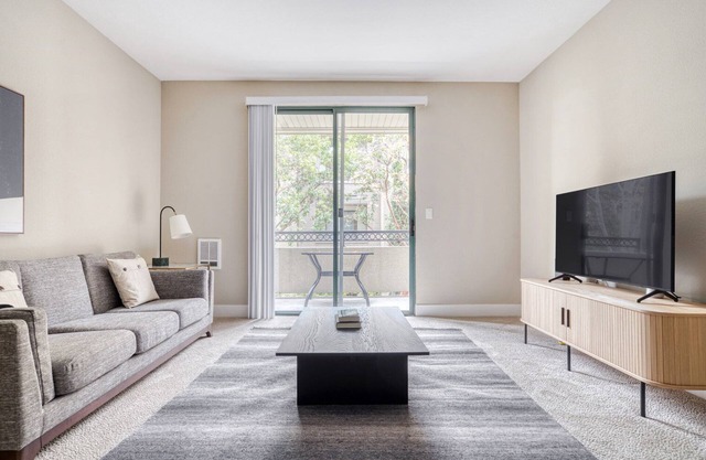 Sleek San Mateo 2BR w/Pool & Gym, easy highway access, by Blueground