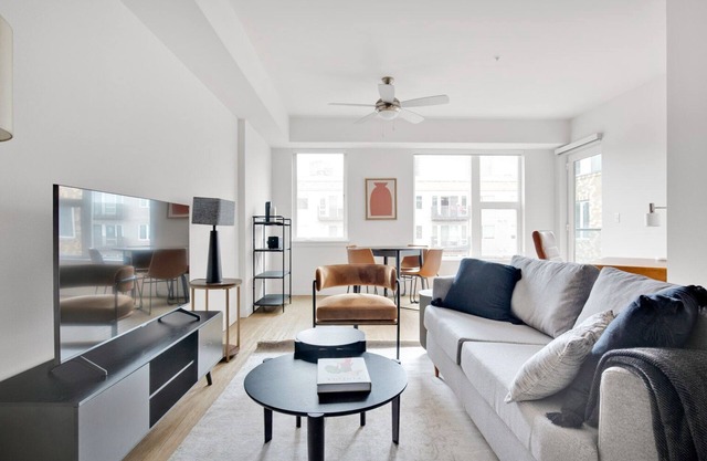 Sleek SLU 1BR w/Gym & Parking, walk to Space Needle, by Blueground