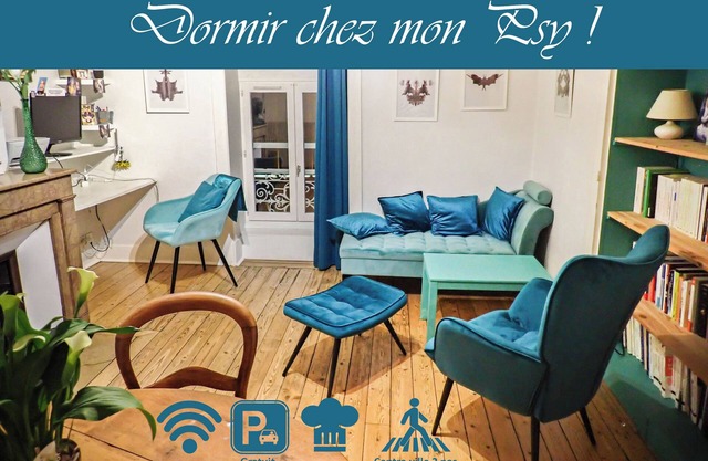 Sleep at a shrink's! Top originality! Charming furnished apartment in the heart of town