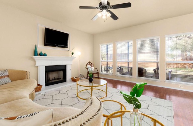 Sleep on the Cloud - 5 Bedrooms - Corner Lot