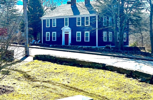 Sleeps 14. Large Historic home in the village. 1 mile from beach