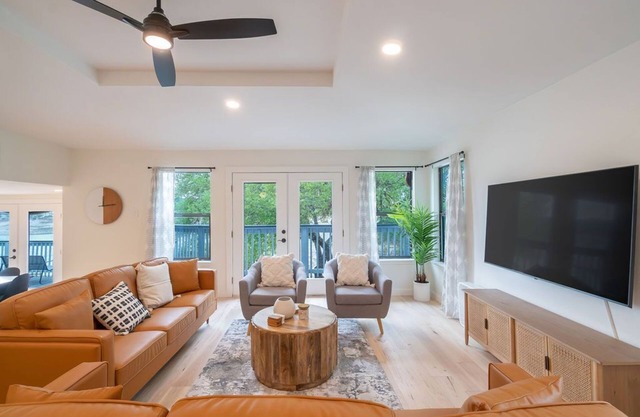 Sleeps 14 Pool Table 3 King Beds Hot Tub