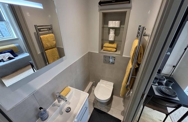 Sleeps 2 Studio -Central Croydon London -WiFi & Tv