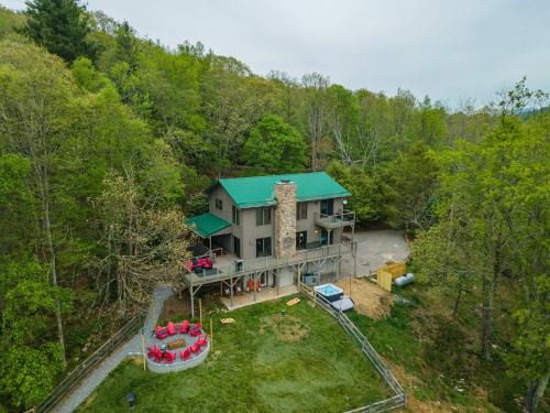 Sleeps 20 Hot Tub Outdoor Theater Putt Putt Games