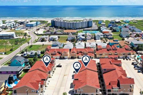 Sleeps 29 3 Homes Beachside Resort Pool Walk to the Beach