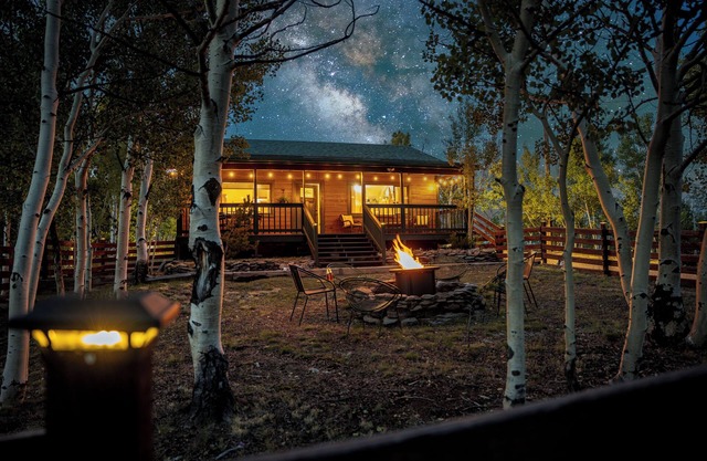 ★ Sleeps 6 ★ Surrounding Mtn + Aspen Vistas + Hot Tub + Game Room