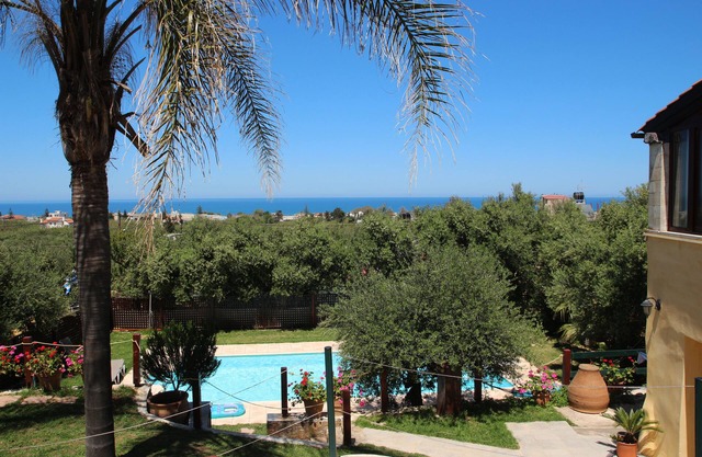 sleeps 8, large garden- Palma